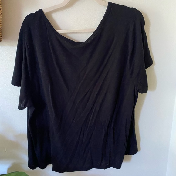 Old Navy Black V-Neck Women's Top - Picture 2 of 4